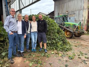 Sklizeň chmele se zástupci Molson Coors